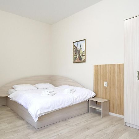 Buk Apartments On Doroshenka 25 Lviv Ngoại thất bức ảnh