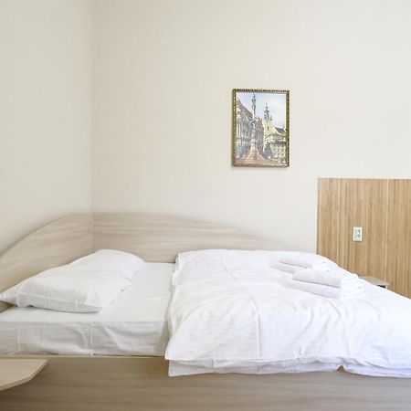 Buk Apartments On Doroshenka 25 Lviv Ngoại thất bức ảnh