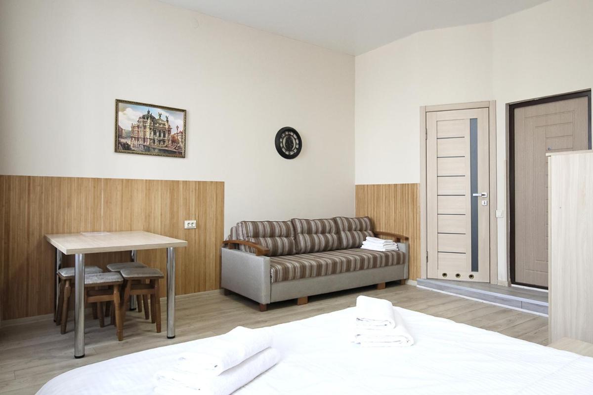 Buk Apartments On Doroshenka 25 Lviv Ngoại thất bức ảnh