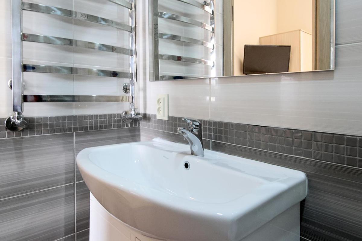 Buk Apartments On Doroshenka 25 Lviv Ngoại thất bức ảnh