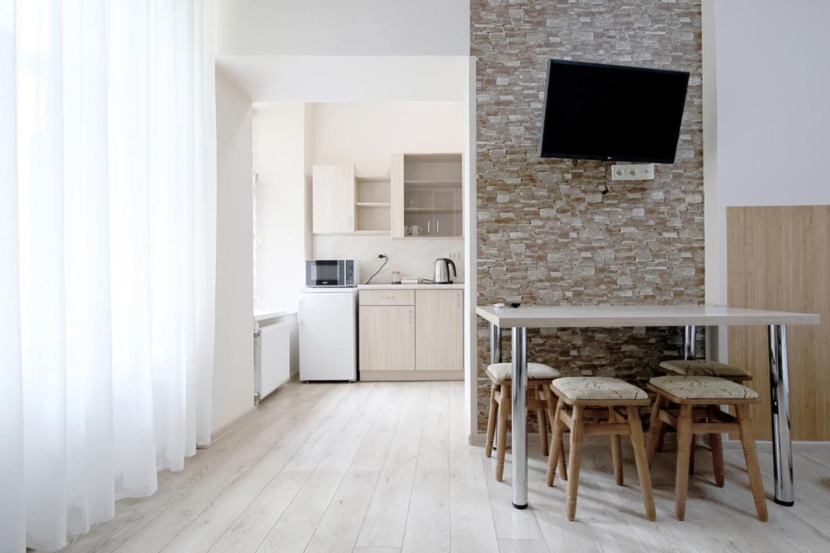 Buk Apartments On Doroshenka 25 Lviv Ngoại thất bức ảnh