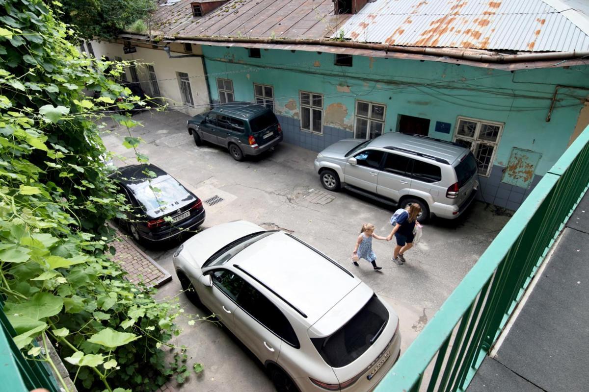 Buk Apartments On Doroshenka 25 Lviv Ngoại thất bức ảnh