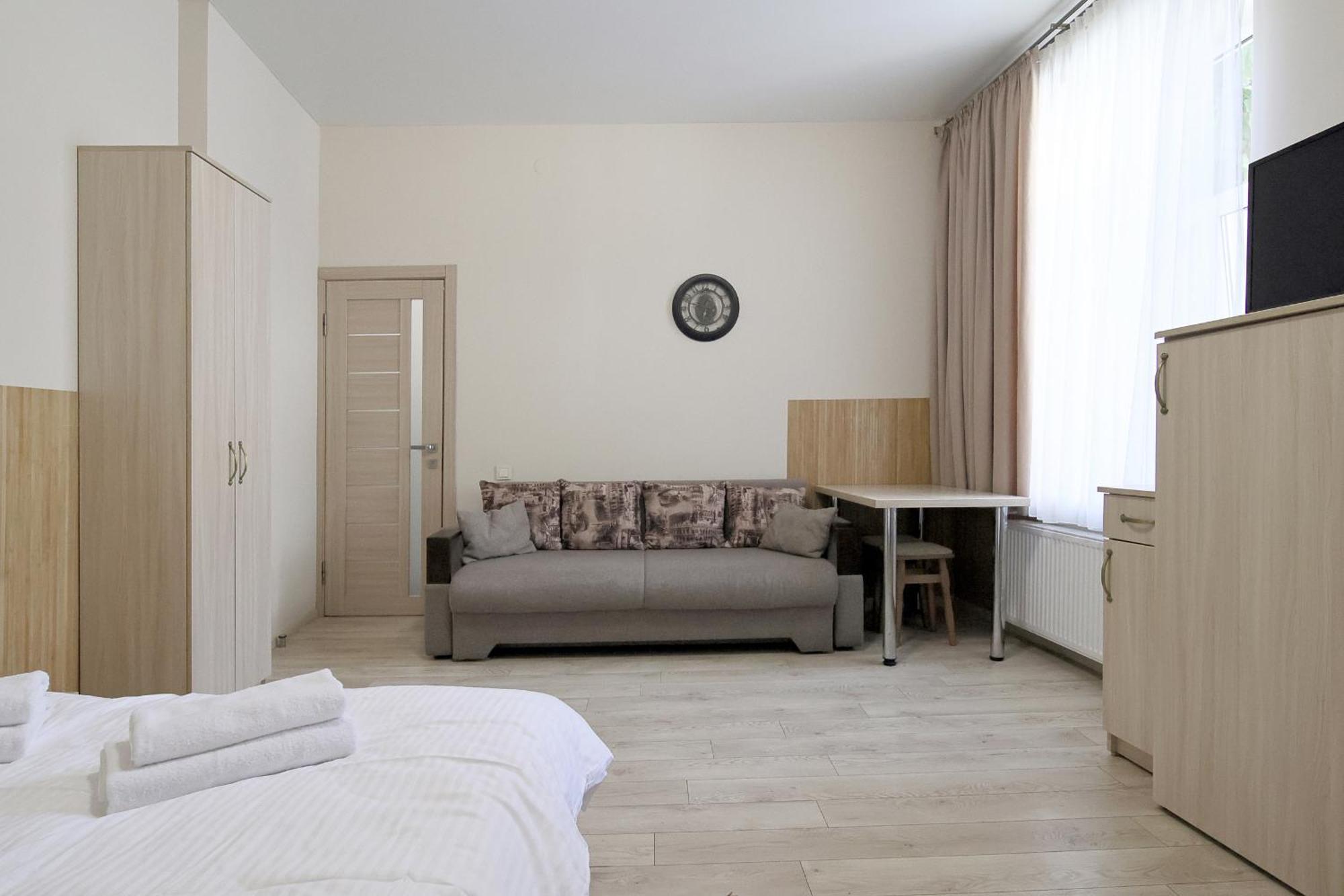 Buk Apartments On Doroshenka 25 Lviv Ngoại thất bức ảnh